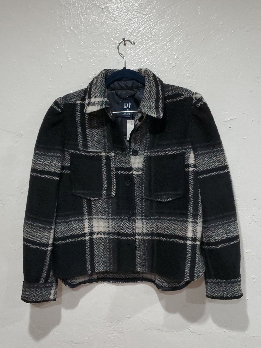 GAP Black and White Plaid Button-Up Cropped Shirt Jacket With Puff Sleeves